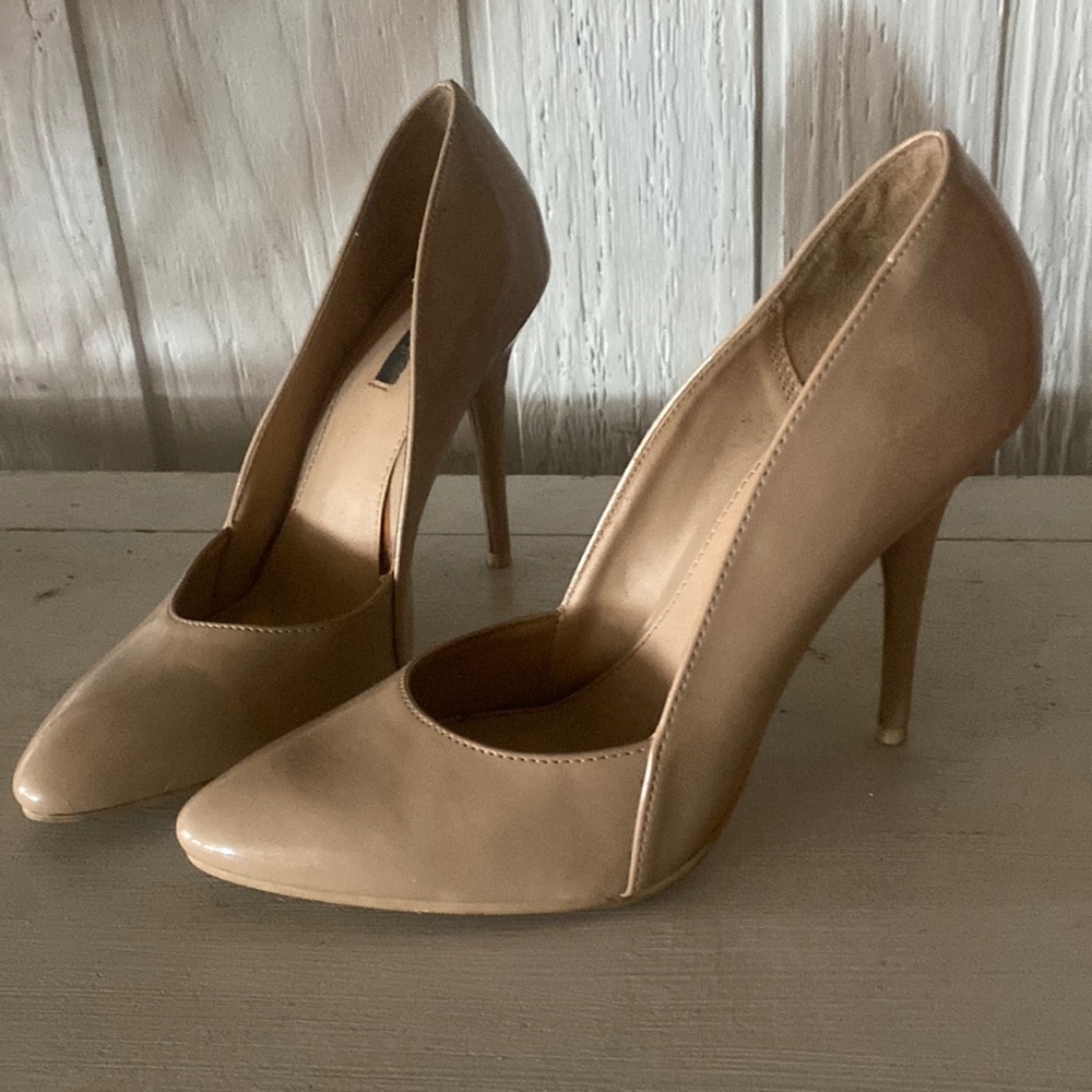 Nude heel